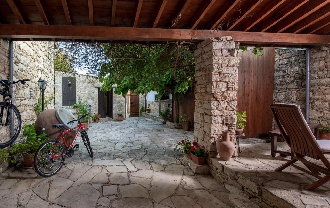 Apanemia Inn House Lofou Exterior photo